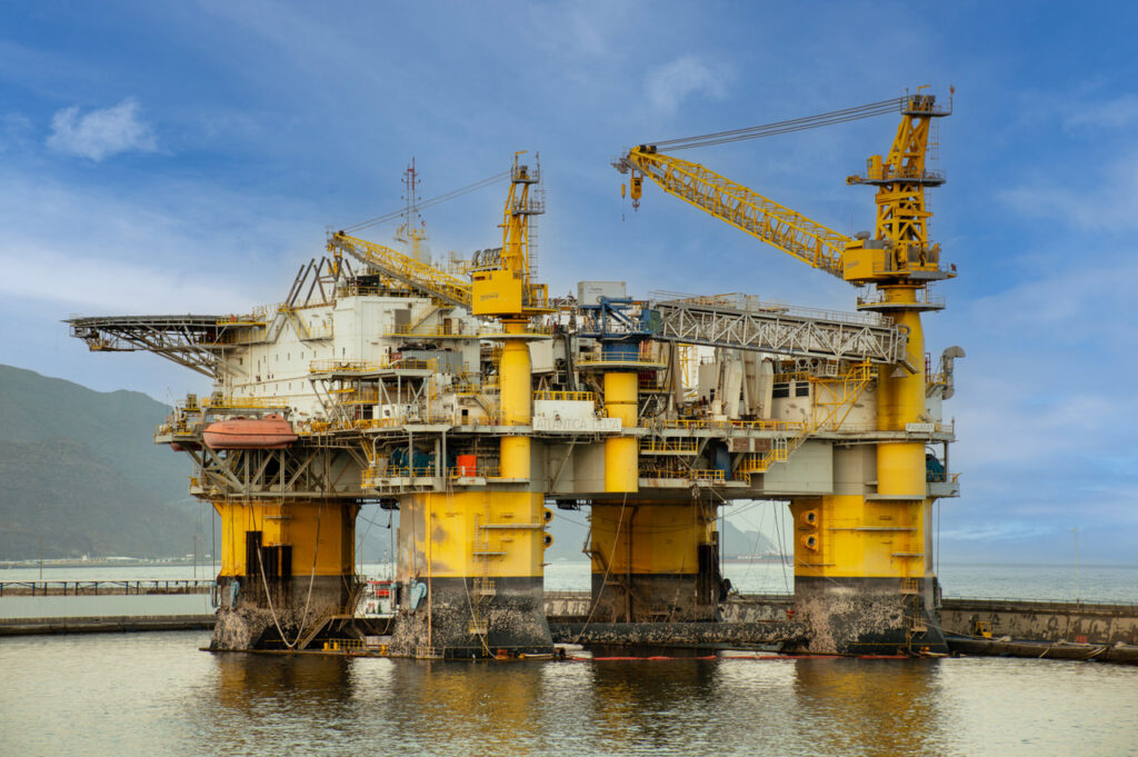 Drilling Rig in Santa Cruz - Wendy Kerr