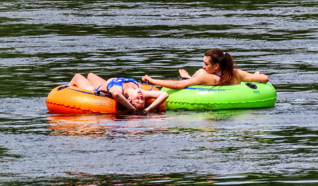 LAZY-AFTERNOON-ON-THE-GRAND-RIVER_-Helen-Hillman