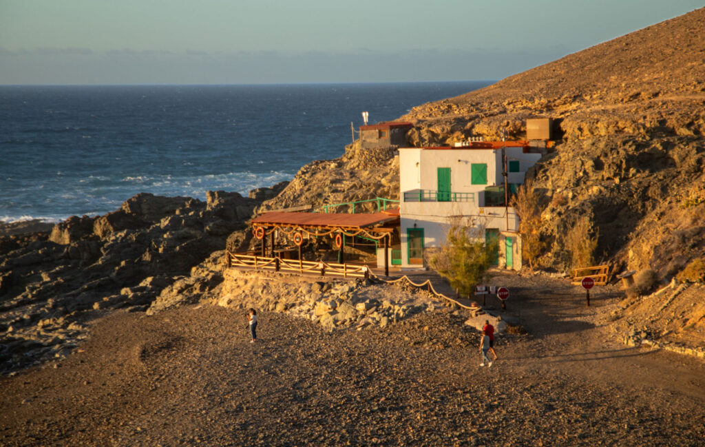 VILLA-ON-THE-BEACH_Wendy-Kerr
