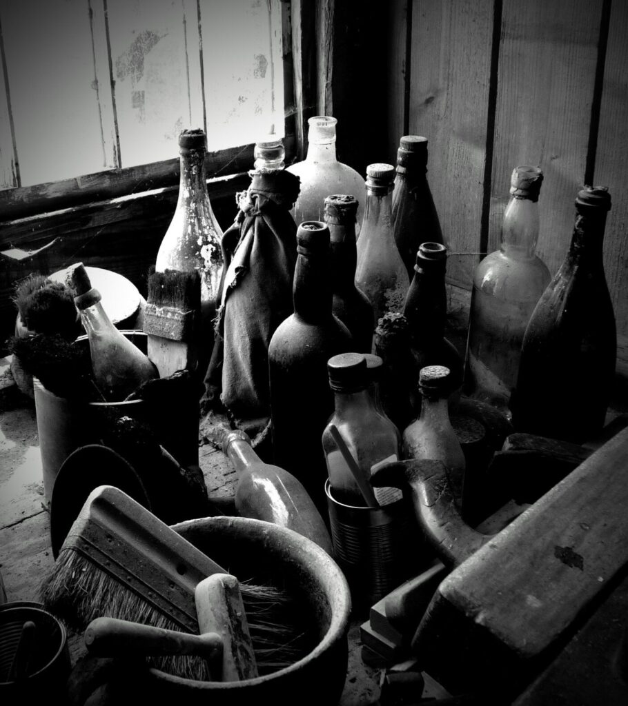 ANCIENT BOTTLE_Helen Hillman