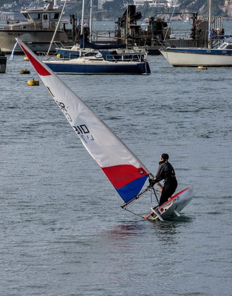 DINGHY-RACE_-Helen-Hillman