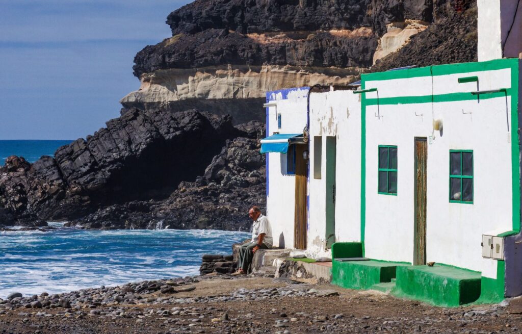 WITH SEA VIEWS_Lee Mullins
