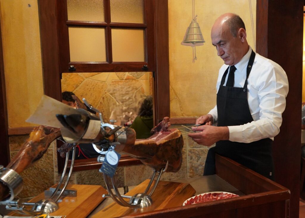 A WAITER SKILLFULLY SLICES JAMON IBERICO_Ash Nagrani