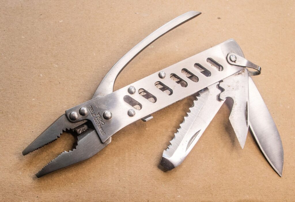 CHINESE ARMY KNIFE_Lee Mullins