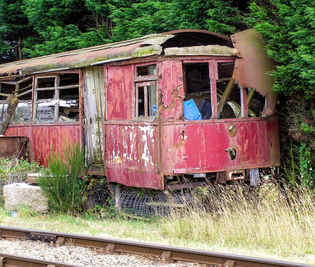 THE BRIGHTON SERVICE IS DELAYED_Lee Mullins
