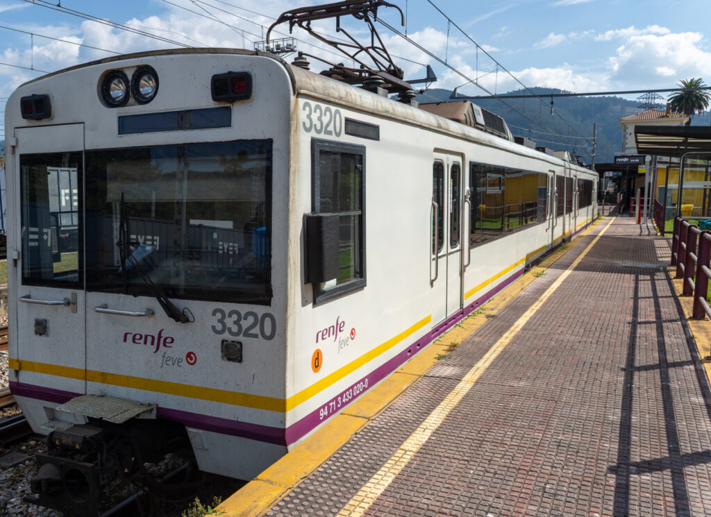 TRAIN TO OVIEDO_Wendy Kerr